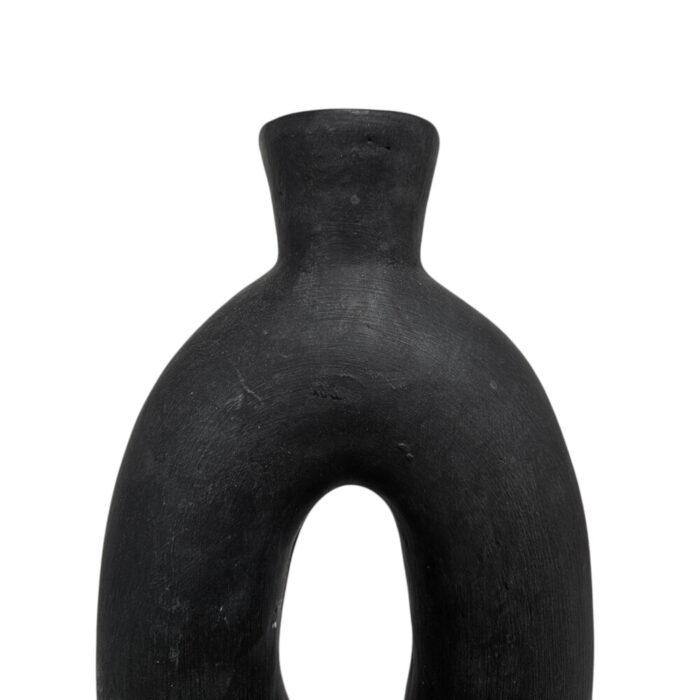 Black-Oval-Terra-Vase-Close.jpg Black-Oval-Terra-Vase-Close.jpg