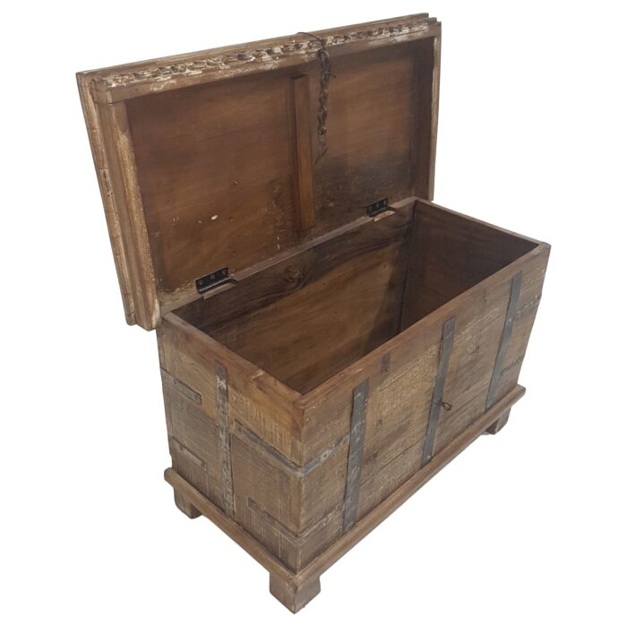 Box-Hakan-Carved-Top-Washed-72x36x46cm-KMF20035-Side-Sotran-scaled-1.jpg Box-Hakan-Carved-Top-Washed-72x36x46cm-KMF20035-Side-Sotran-scaled-1.jpg