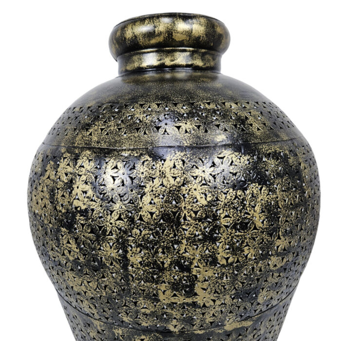 Iron-Floor-Standing-Lantern-Pot-Close-Up-Front.jpg Iron-Floor-Standing-Lantern-Pot-Close-Up-Front.jpg