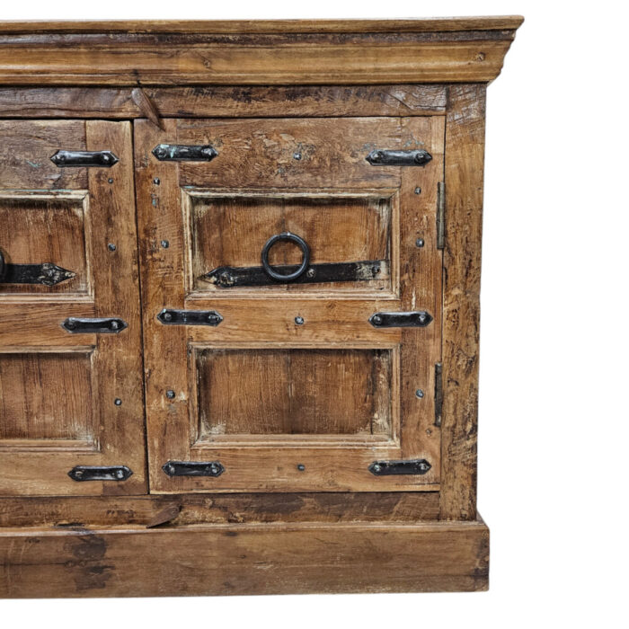 Kiyana-B-Sideboard-Close-Up.jpg Kiyana-B-Sideboard-Close-Up.jpg