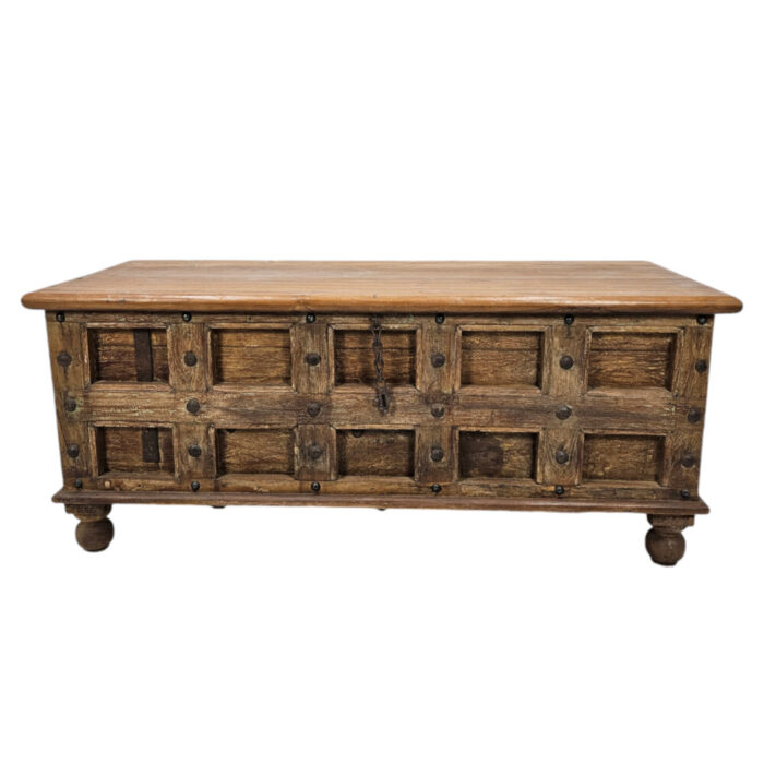 Old-Door-Trunk-With-Storage.jpg Old-Door-Trunk-With-Storage.jpg