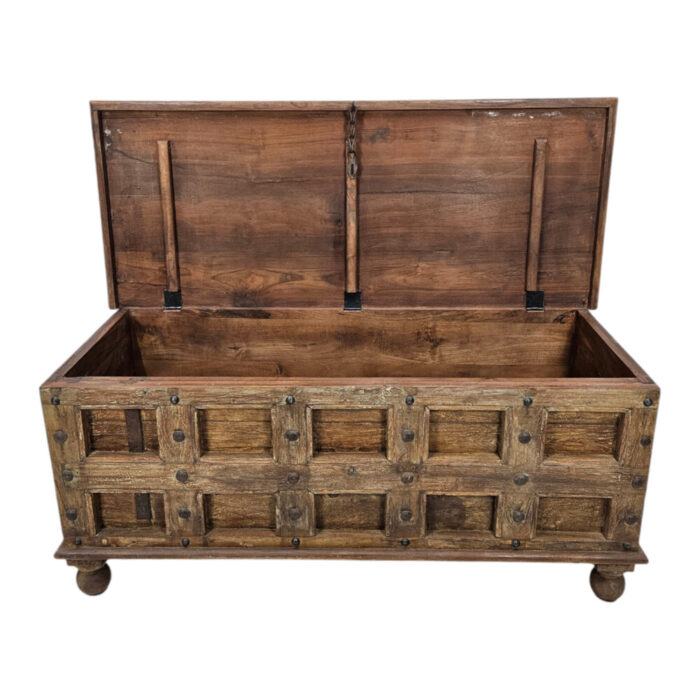 Old-Door-Trunk-With-Storage-Open.jpg Old-Door-Trunk-With-Storage-Open.jpg