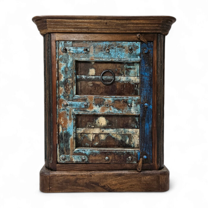 Raaz-Chunky-Bedside-Pedestal-Main.jpg Raaz-Chunky-Bedside-Pedestal-Main.jpg