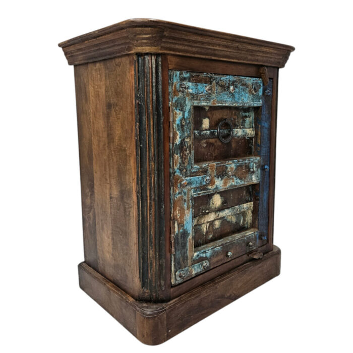 Raaz-Chunky-Bedside-Pedestal-Side.jpg Raaz-Chunky-Bedside-Pedestal-Side.jpg