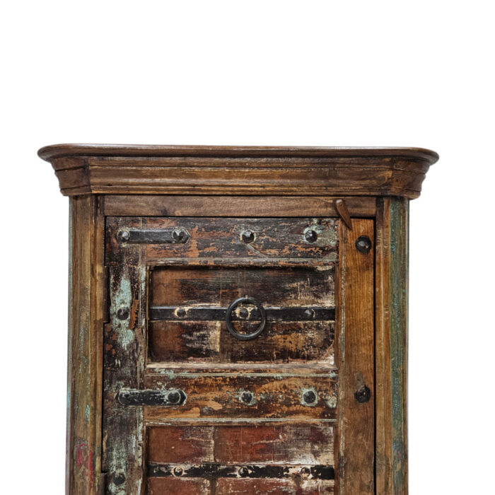 Raaz-Chunky-P4-Bedside-Pedestal-Close-Up.jpg