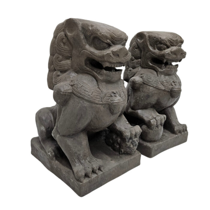 Entryway guardian statues