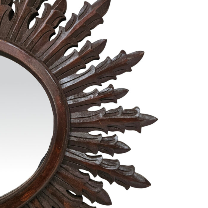 Urbano-Round-Mirror-Close.jpg Urbano-Round-Mirror-Close.jpg