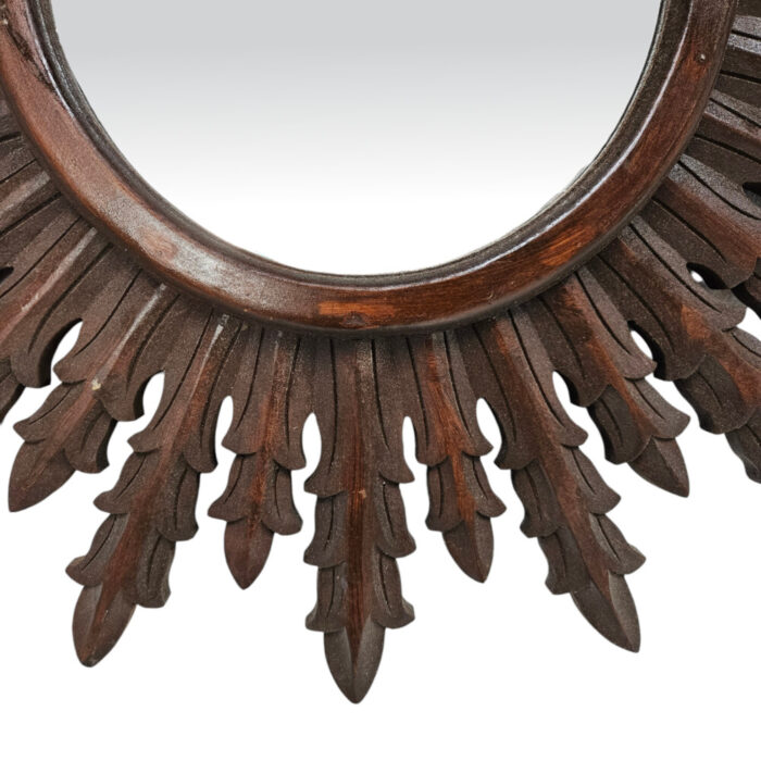 Urbano-Round-Mirror-Close-Bottom.jpg Urbano-Round-Mirror-Close-Bottom.jpg