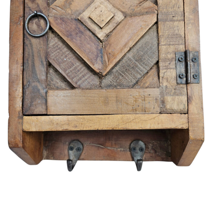 Wall-Hanging-Keybox-KMH0597-Close-Bottom.jpg Wall-Hanging-Keybox-KMH0597-Close-Bottom.jpg