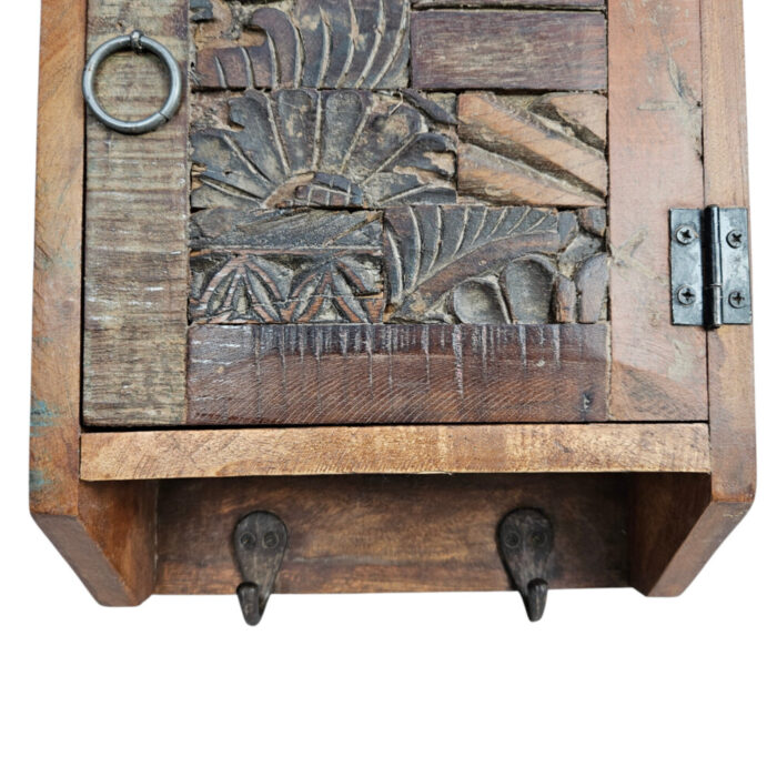 Wall-Hanging-Keybox-KMH0599-Close-Bottom.jpg Wall-Hanging-Keybox-KMH0599-Close-Bottom.jpg