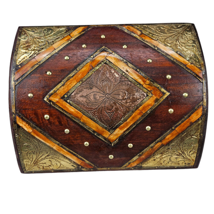 Wooden-And-Brass-Colored-Trinket-Box-Top.jpg Wooden-And-Brass-Colored-Trinket-Box-Top.jpg