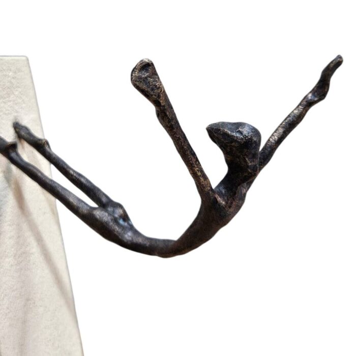 Free Fall Decorative Statue_2