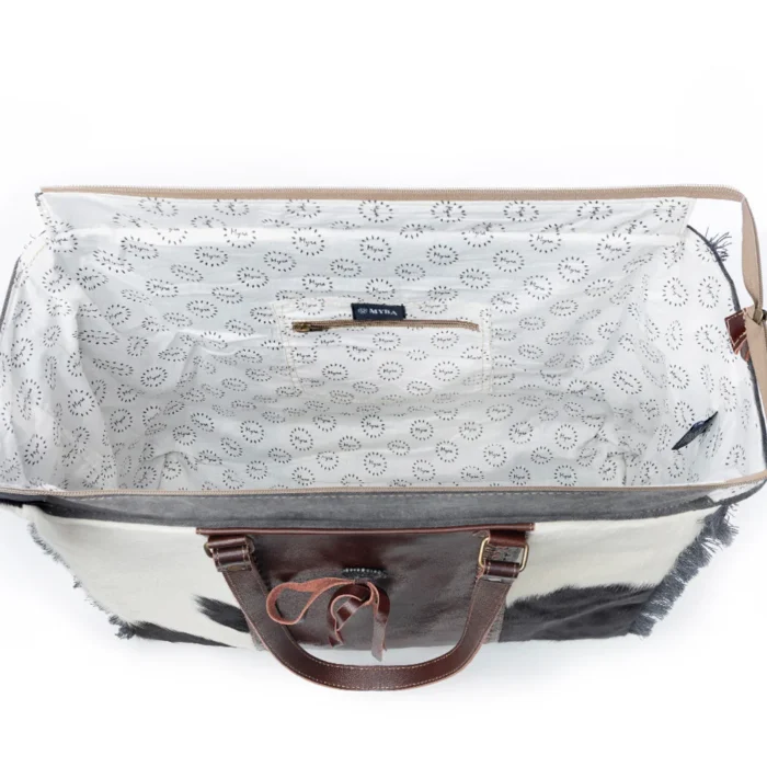 Hide-And-Leather-Ladies-Weekender-Bag-KMH26006-Open.webp Hide-And-Leather-Ladies-Weekender-Bag-KMH26006-Open.webp